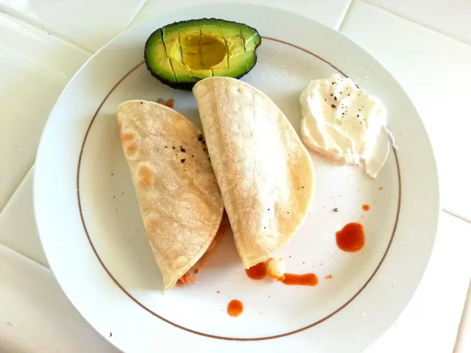 Snapdishの料理写真:Chicken/Potatoe Tacos witha side of Avacado|Jackieさん