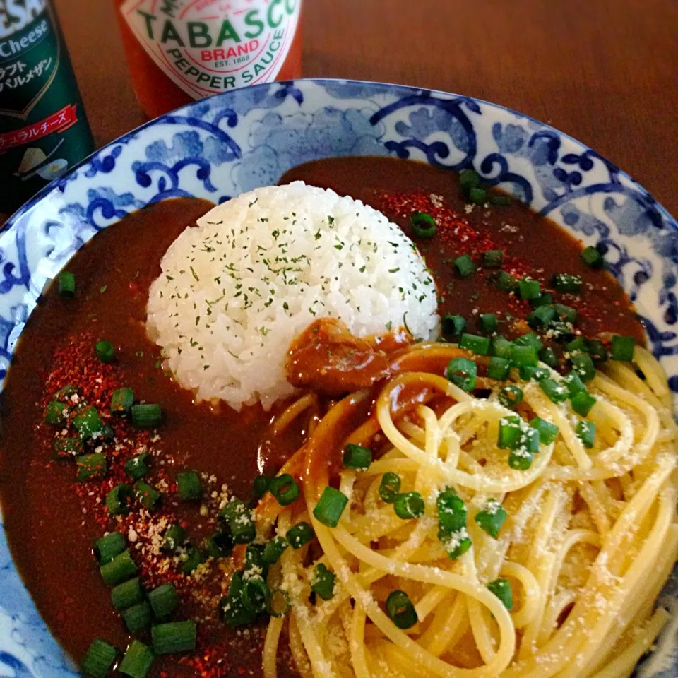 早朝からオヤジが作った「和風だしが効いた辛口カレー♪ なんとご飯とパスタが一緒になった欲張りワンプレート！😁😁😁」|TETSU♪😋さん