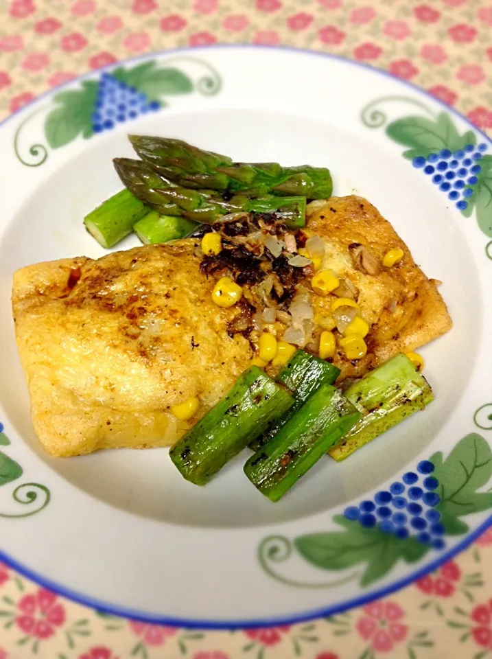 今日の朝ごはん。揚げの中に玉ねぎとシーチキンとコーンを入れました。ボリューム満点です！|リュカさん