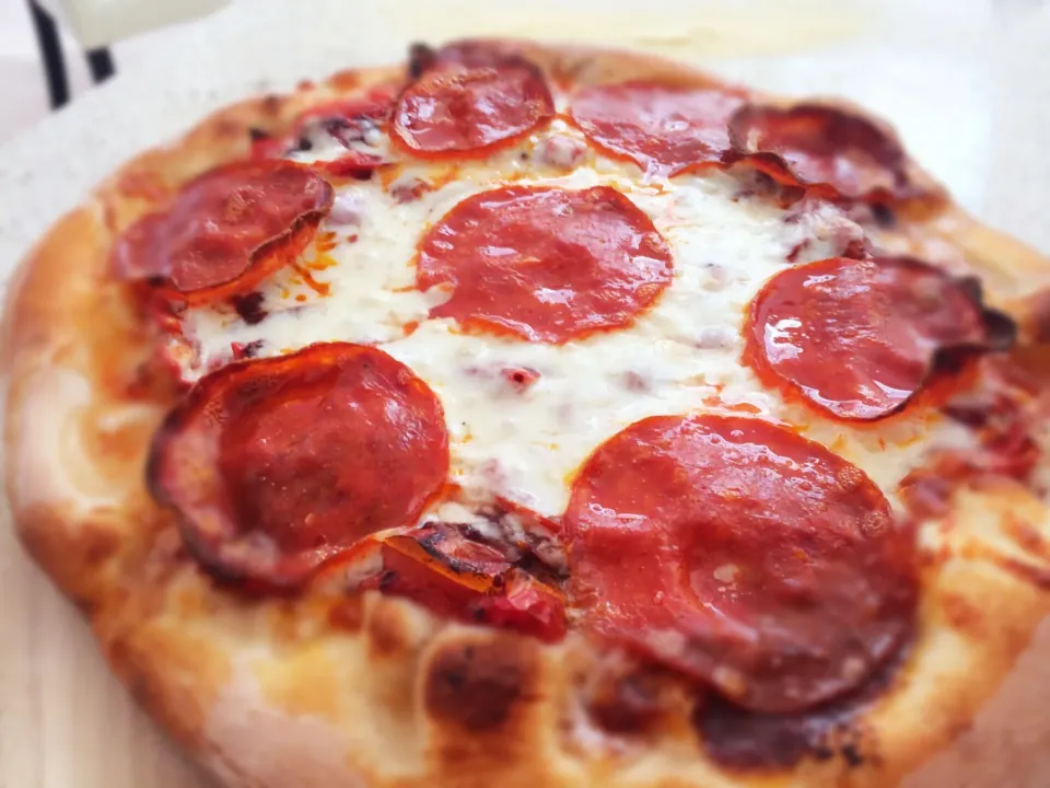 Pizza with tomato tapenade, pepperoni mozzarella|Akiko Nishimaeさん