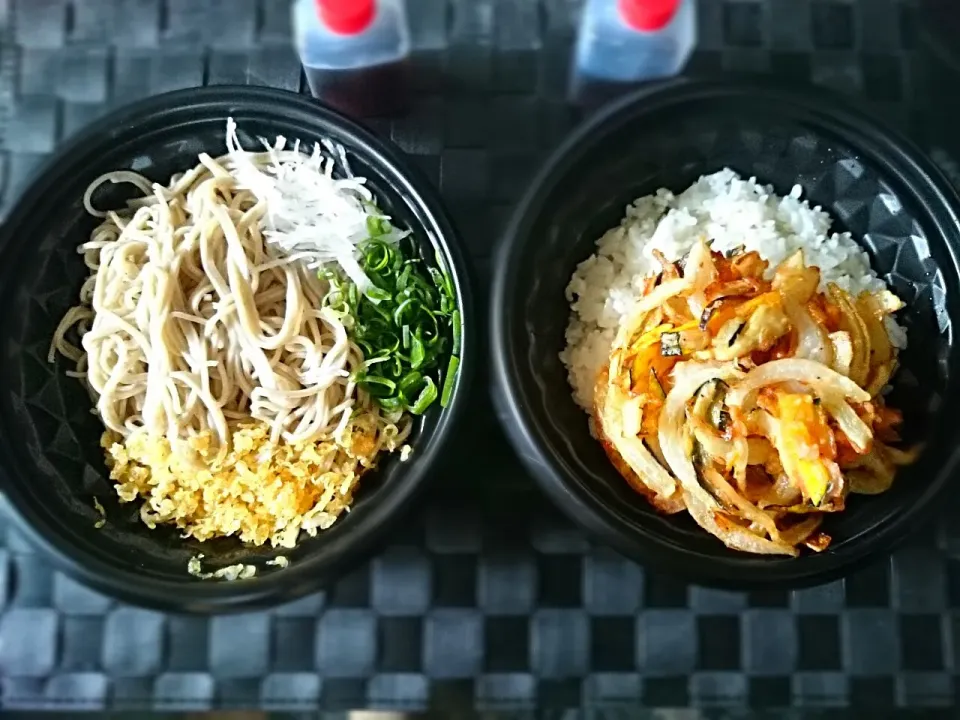 宅配のぶっかけ蕎麦とかき揚げ丼♪|yokoさん