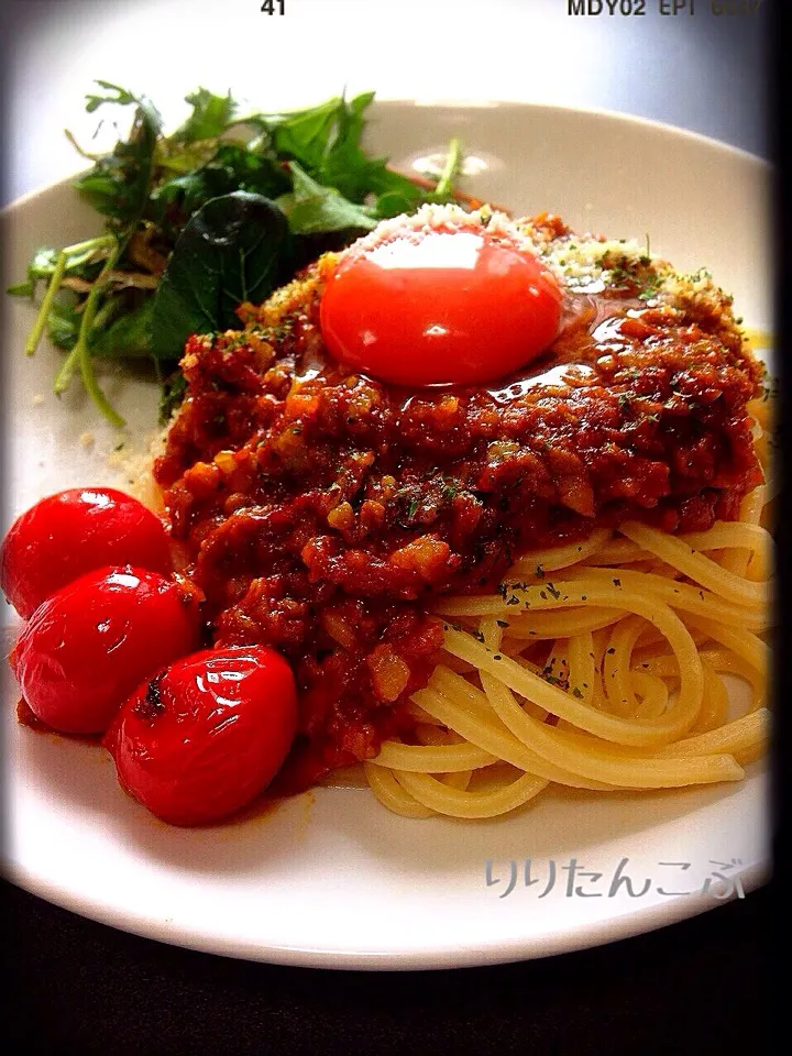 Snapdishの料理写真:ホールトマトが無くても👌なんちゃってミートソースパスタ😊豚コマカレー風味|りりたんこぶさん