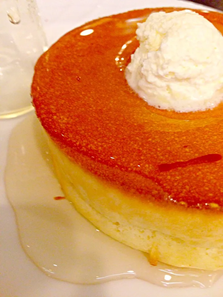 Sponge cake on top of honey|PhUnGさん