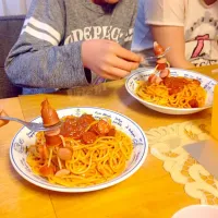 Snapdishの料理写真:とんがり帽子の小人入りパスタミートソースあえ。|Bushi Sakuragiさん