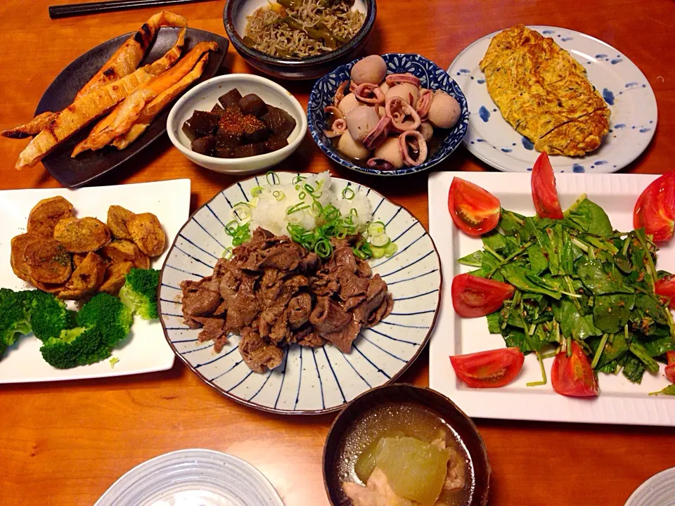 焼きしゃぶ おろしポン酢  サーモンはらす焼き  イカと小芋の炊いたん  ピリ辛こんにゃく  揚げじゃがとブロッコリー  サラダほうれん草の胡麻和え＆トマト  ひじき入りだし巻  冬瓜と鶏の炊いたん ❗️|みゆさん