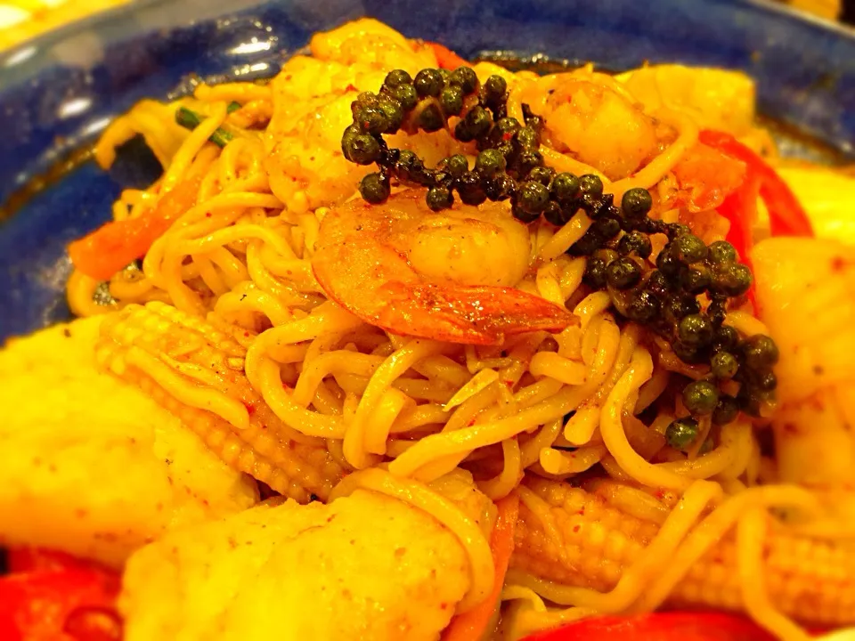 Stir-fried ramen with spicy seafood|Yui Phiphitphakdiさん