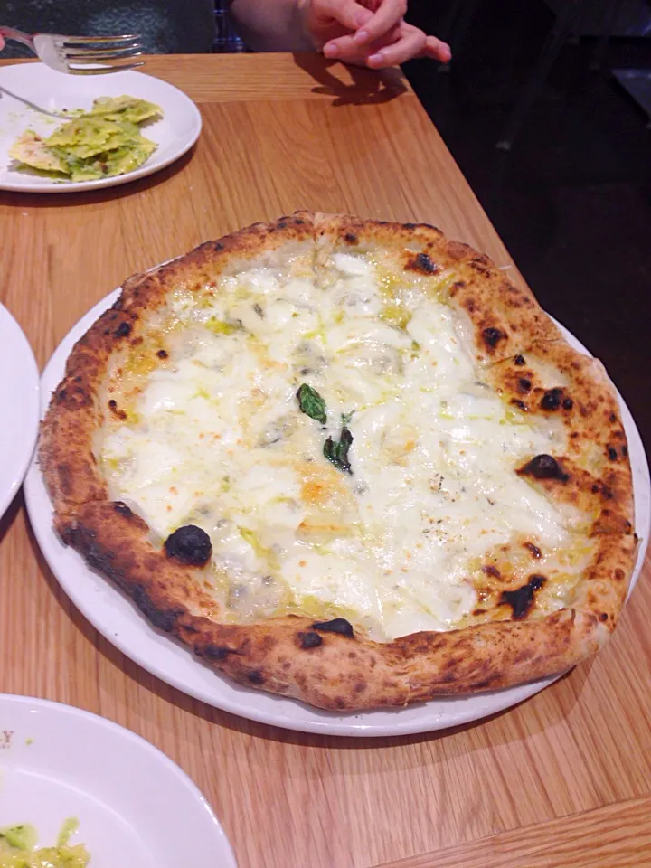 Four cheese pizza|Sarahさん