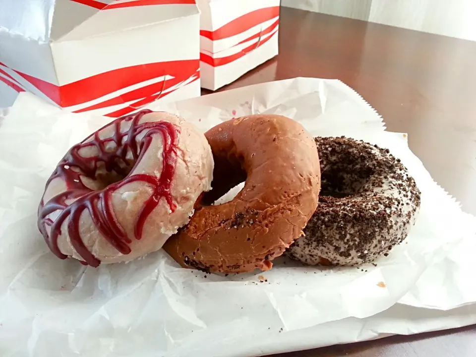 federal donuts #blueberrymascarpone #seasaltchocolate #cookiesncream|Majette LAさん