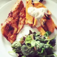 Grilled chilli chicken, sweet potato with yogurt & chilli sauce, organic salad with wild garlic!|Sharing Plates blogさん