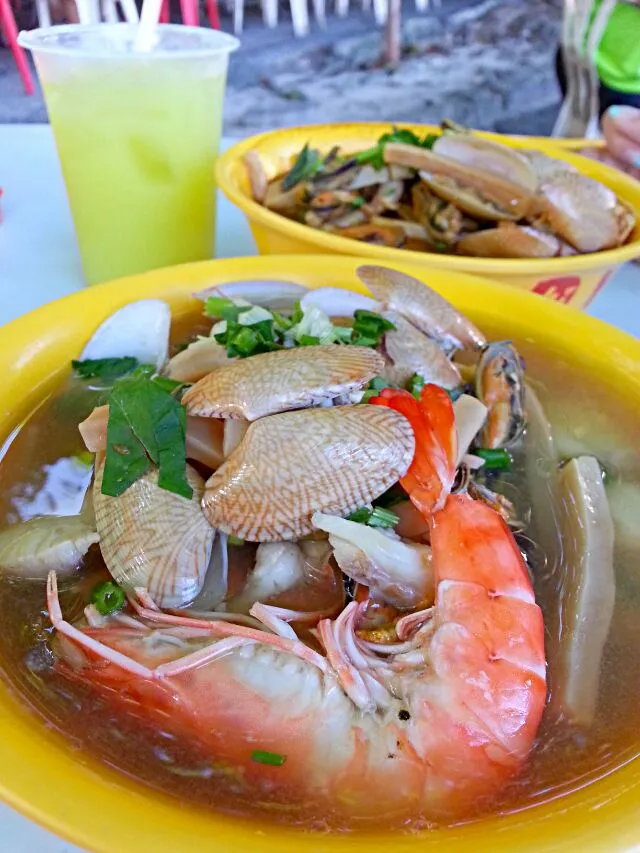 seafood noodles for breakfast at Yu In in Segembut|korinoさん