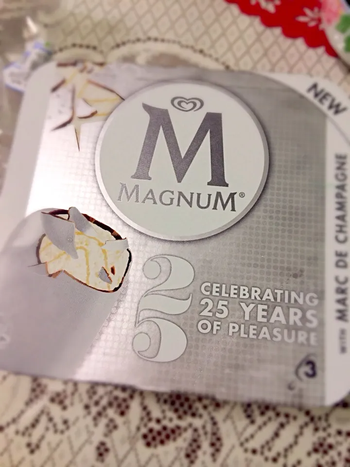 Silver Magnum ice cream|prissyさん