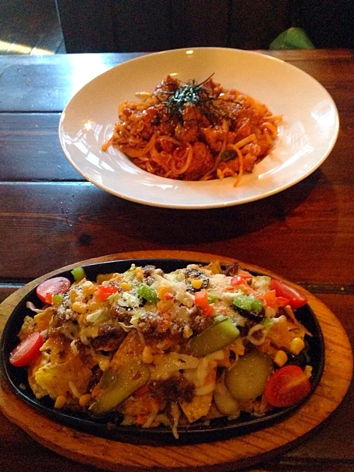 Bottom: Bulgogi Nachos / Top: Hell's Spicey Chicken|Tim Millwardさん