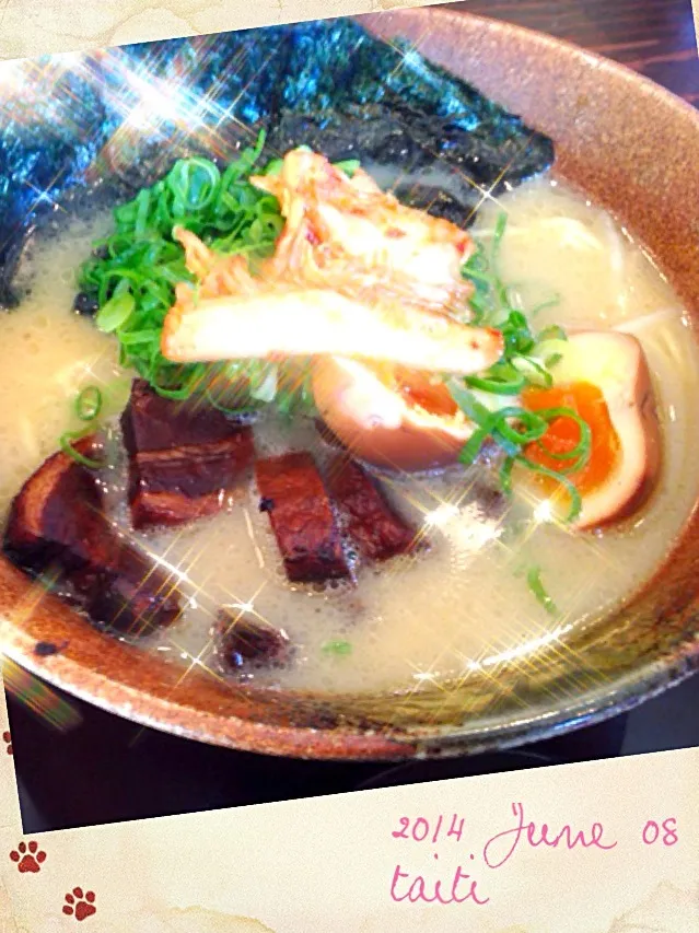 ラーメンが輝いてる❗️ラーメンたろうのたろちゃんラーメン☺️|たいちさん