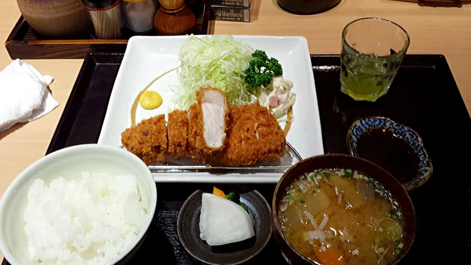 浦安双葉のロースカツ定食|三宅章人  Akihito Miyakeさん