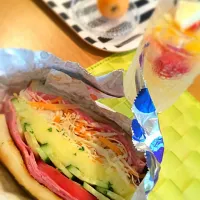 Snapdishの料理写真:サラミ野菜サンド フルーツソーダ