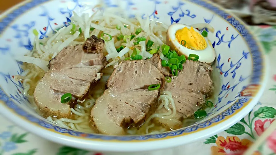 煮豚たっぷり塩ラーメン|かおりんさん