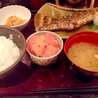 Snapdishの料理写真:博多もつ鍋  やまや  塩さんま定食|おおのさとみさん