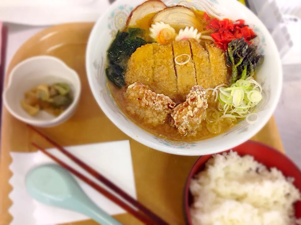 Snapdishの料理写真:トンカツから揚げラーメン|佐藤光雪さん