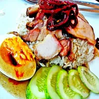 ข้าวหมูแดง หมูกรอบ สูตรนครปฐม|Nestaさん