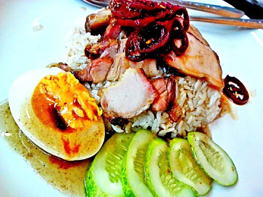 ข้าวหมูแดง หมูกรอบ สูตรนครปฐม|Nestaさん