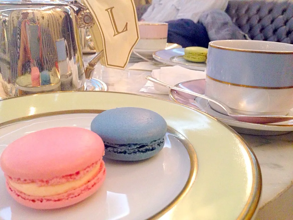 LADUREE macarons: rose petal/ marie antoinette tea|amiさん