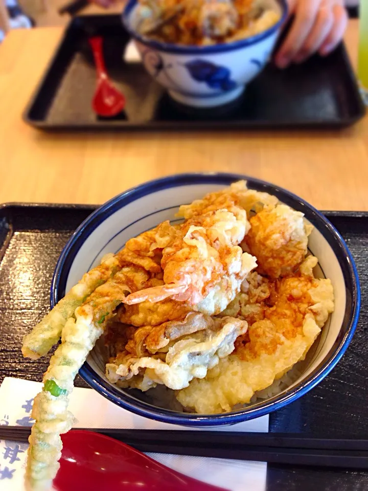 Snapdishの料理写真:てんや オールスター天丼|ひぐちんさん