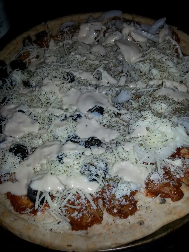 Snapdishの料理写真:pre baked pizza|Polly Gelfusoさん