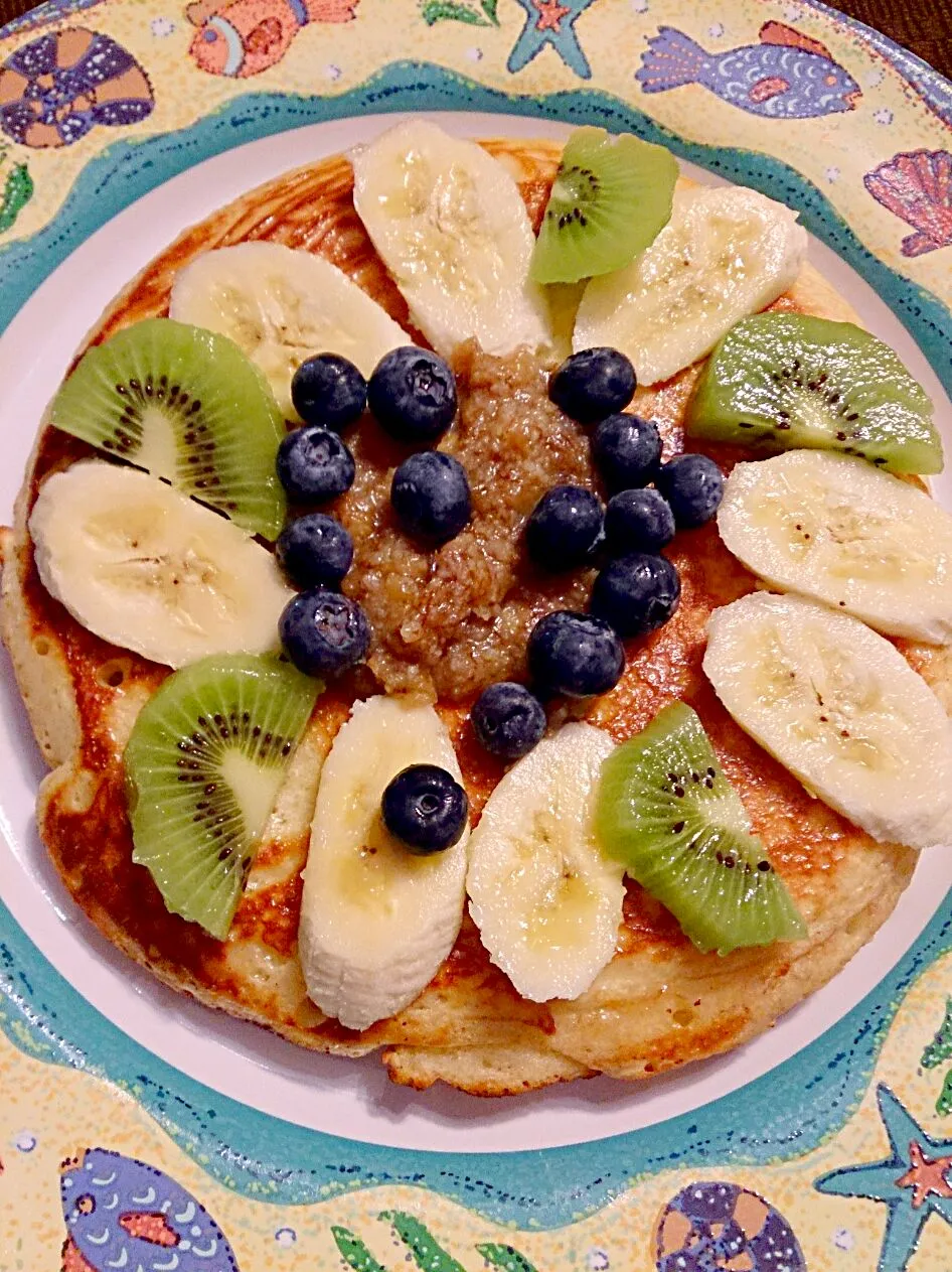 Pancake with fruits for breakfast
フルーツたっぷりのパンケーキ|cheese n' wineさん