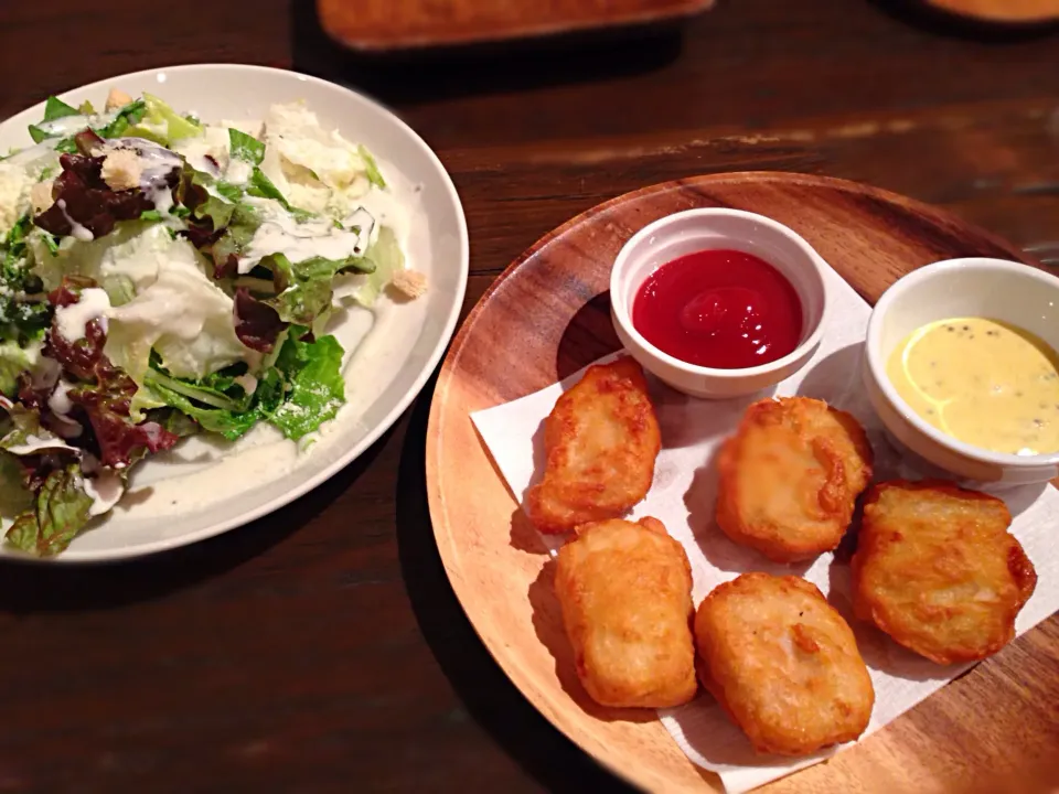 チキンナゲット🐔 と シーザーサラダ|こいちさん