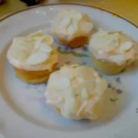 Breakfast Cupcakes with Apricot Yogurt Frosting|Victoria Caseyさん