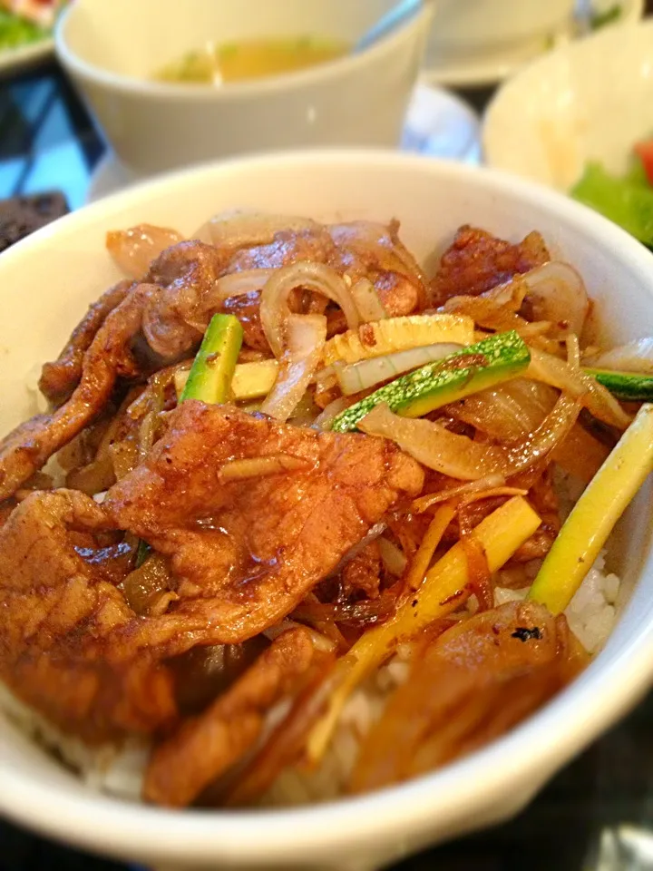 豚生姜焼き丼|チビミミさん