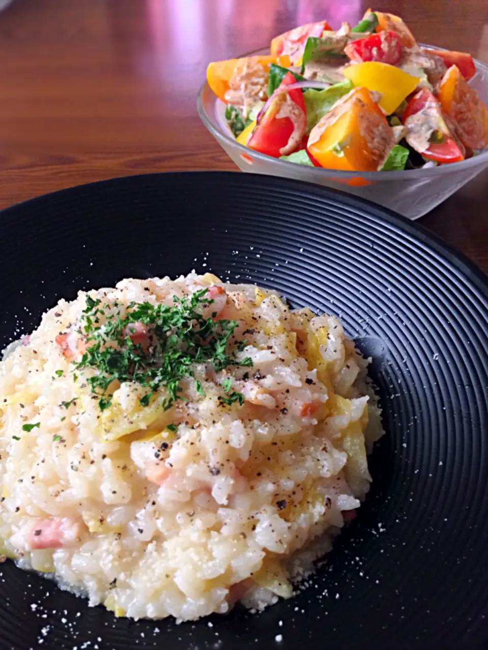 ⭐️春キャベツとベーコンのリゾット ⭐️野菜サラダ 胡麻ドレッシング|よっちぃさん