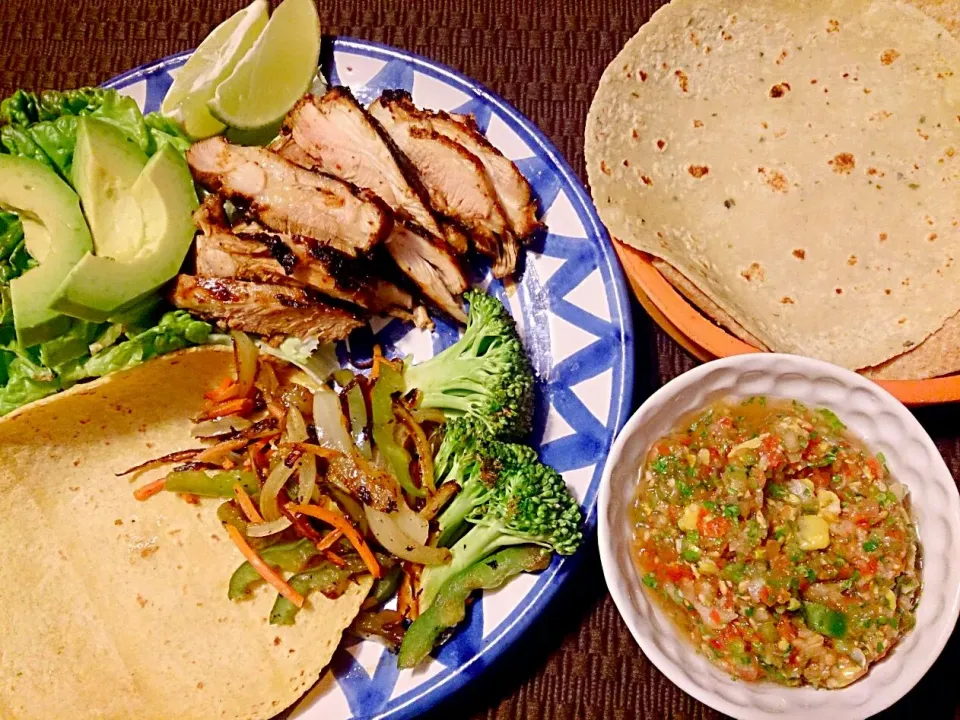 Chicken Fajitas with Homemade Salsa
チキン・ファヒータ & ホームメード・サルサ|cheese n' wineさん