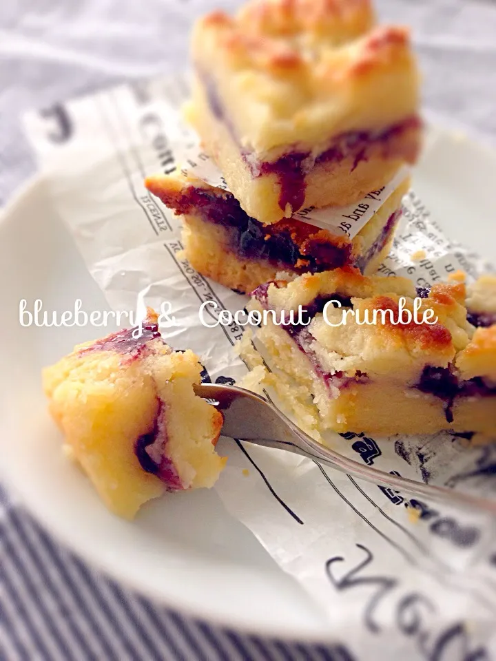 Snapdishの料理写真:ブルーベリー＆ココナッツクランブル ☕️ Blueberry & Coconut Crumble|thanksanさん