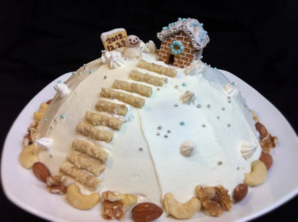 雪降る夜のドームケーキ|Marina  Kajinoさん