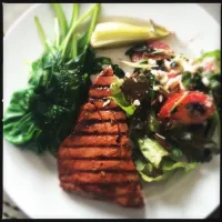 Snapdishの料理写真:Tuna steak with salad, roasted fennel and spinach... Absolutely delish!|Sharing Plates blogさん