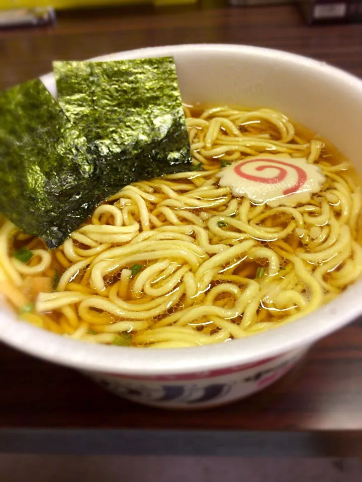 サンヨー食品 サッポロ一番 麺の力 中華そば 醤油味 どんぶり|ぬぬ。さん