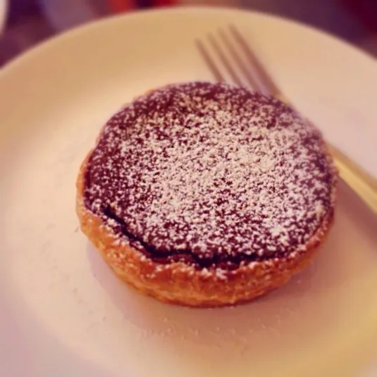 Baked chocolate tart in puff pastry|Carol Liさん