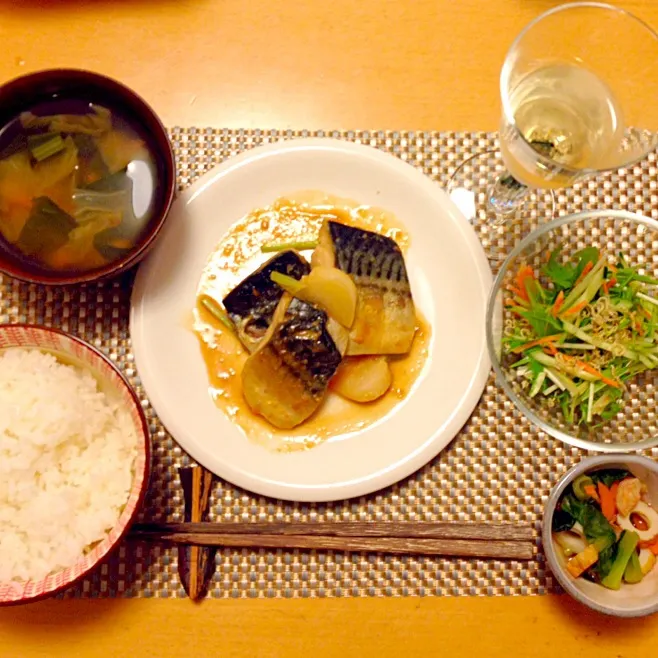 鯖と蕪の味噌煮  小松菜と海老と竹輪の煮浸し  水菜と胡瓜と人参のサラダ|中西 ツヨシさん