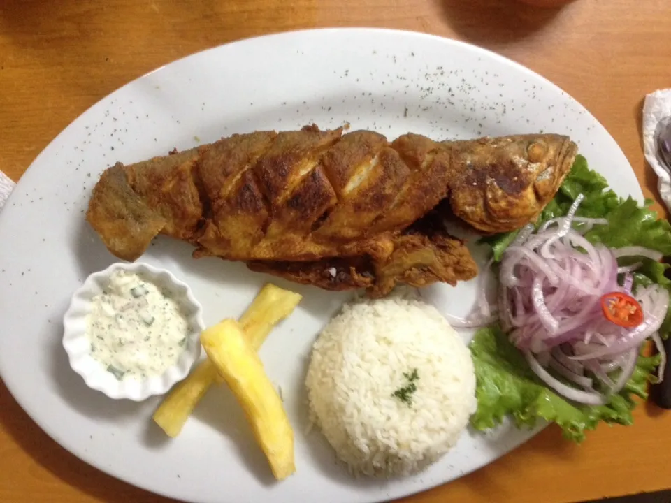 Pescado Cachema frito|Justo Romeroさん