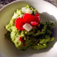 guacamole with onion and tomato|Elin Williamsさん