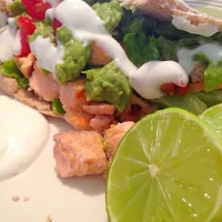 Salmon with homemade guacamole, cream and lime dressing|Elin Williamsさん