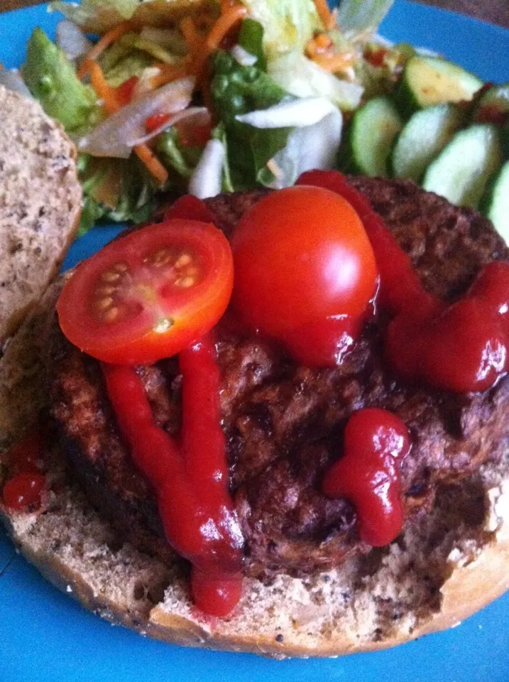 Linda McCartney veggie burger   w/ bagel & tomato ketchup|Nick Hiderさん