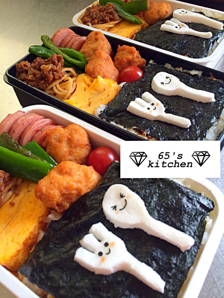 Snapdishの料理写真:65's特製 肉！肉！肉！の二段のり弁！オリジナルフォーク&スプーンキャラのお弁当|65's kitchenさん