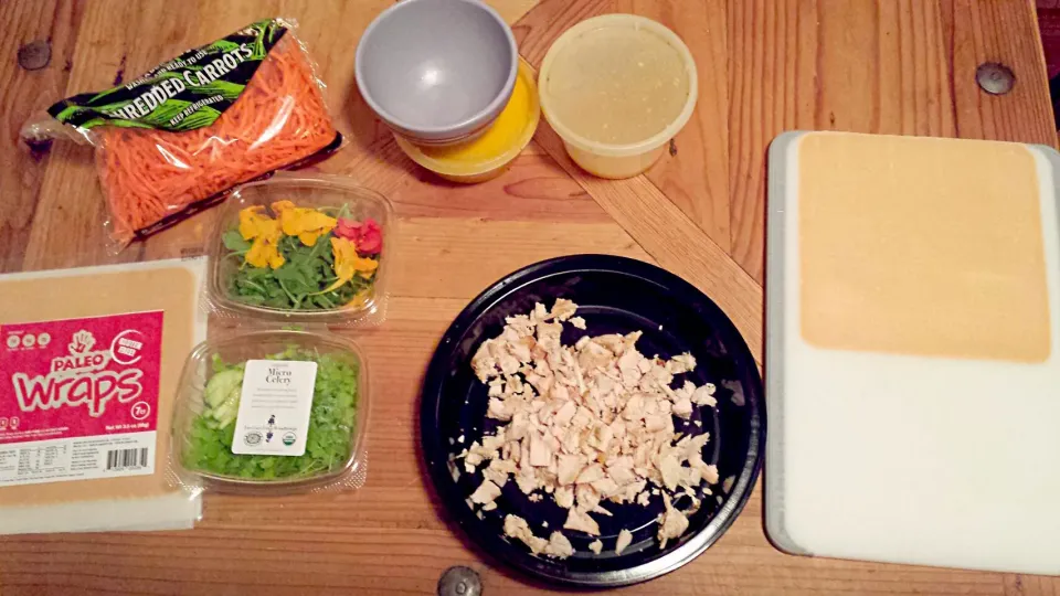 Paleo Chicken and Veggie Wrap in the making|Lisa Maríaさん