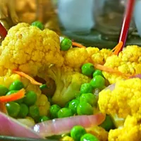 Snapdishの料理写真:spicy curry cauliflower #meatlessmonday|cory harrisさん