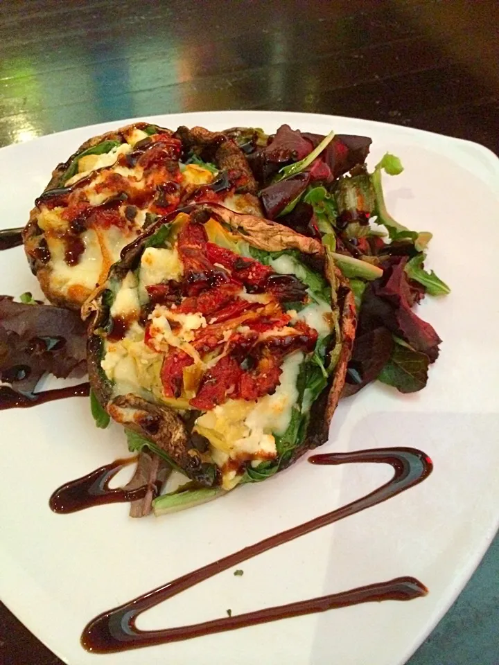 Portobello mushroom stuffed with balsamic glaze|ariannaさん