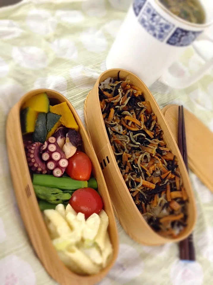 Today's lunch box. JKは土曜授業の代休でおやすみ。|hoppycowさん