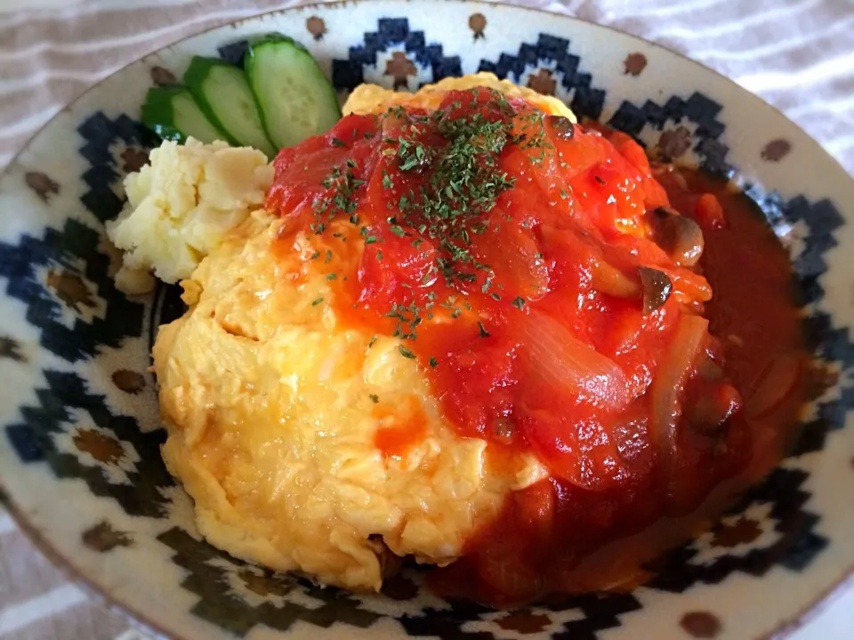 今日のお昼ご飯☆余ったトマトソースでとろとろオムライス(*^^*)|@konomi.619さん