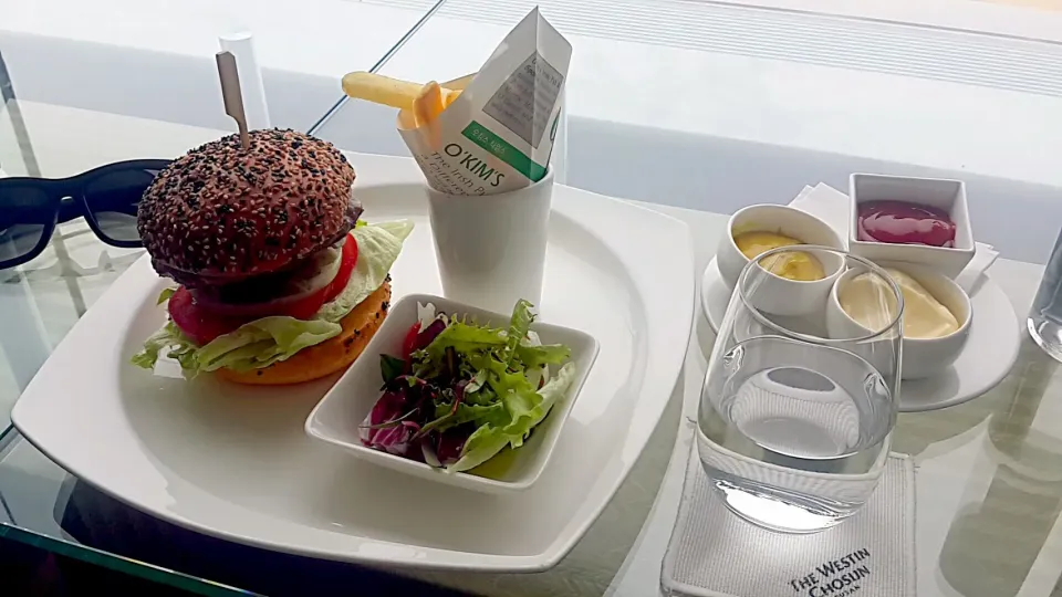 웨스틴조선호텔 프레지던트버거 The President Burger at Westin Chosun Hotel Busan|Dean Jungさん